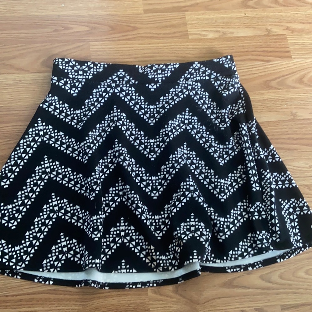 Charlotte Russe skater skirt in size L